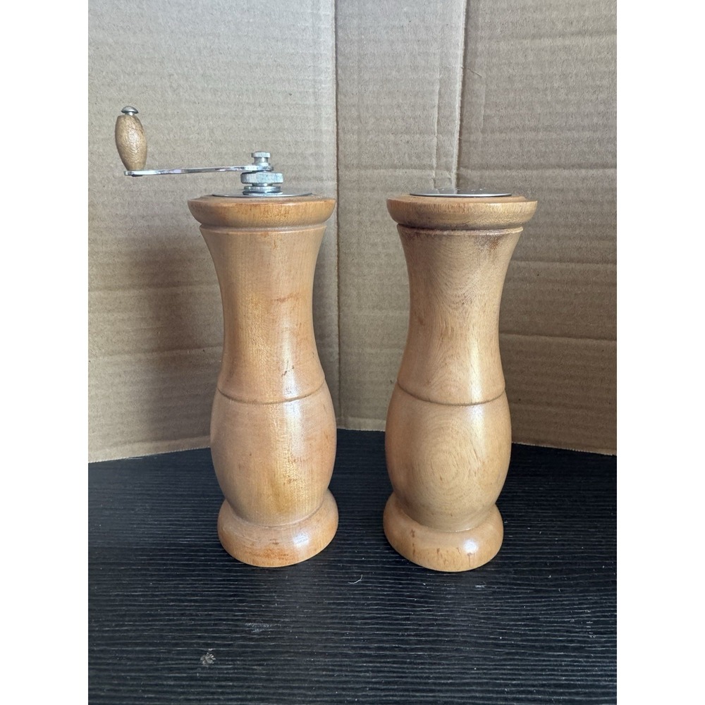 Vintage Salt Shaker And Pepper Mill Grinder Nice Blonde Wood Color 6"